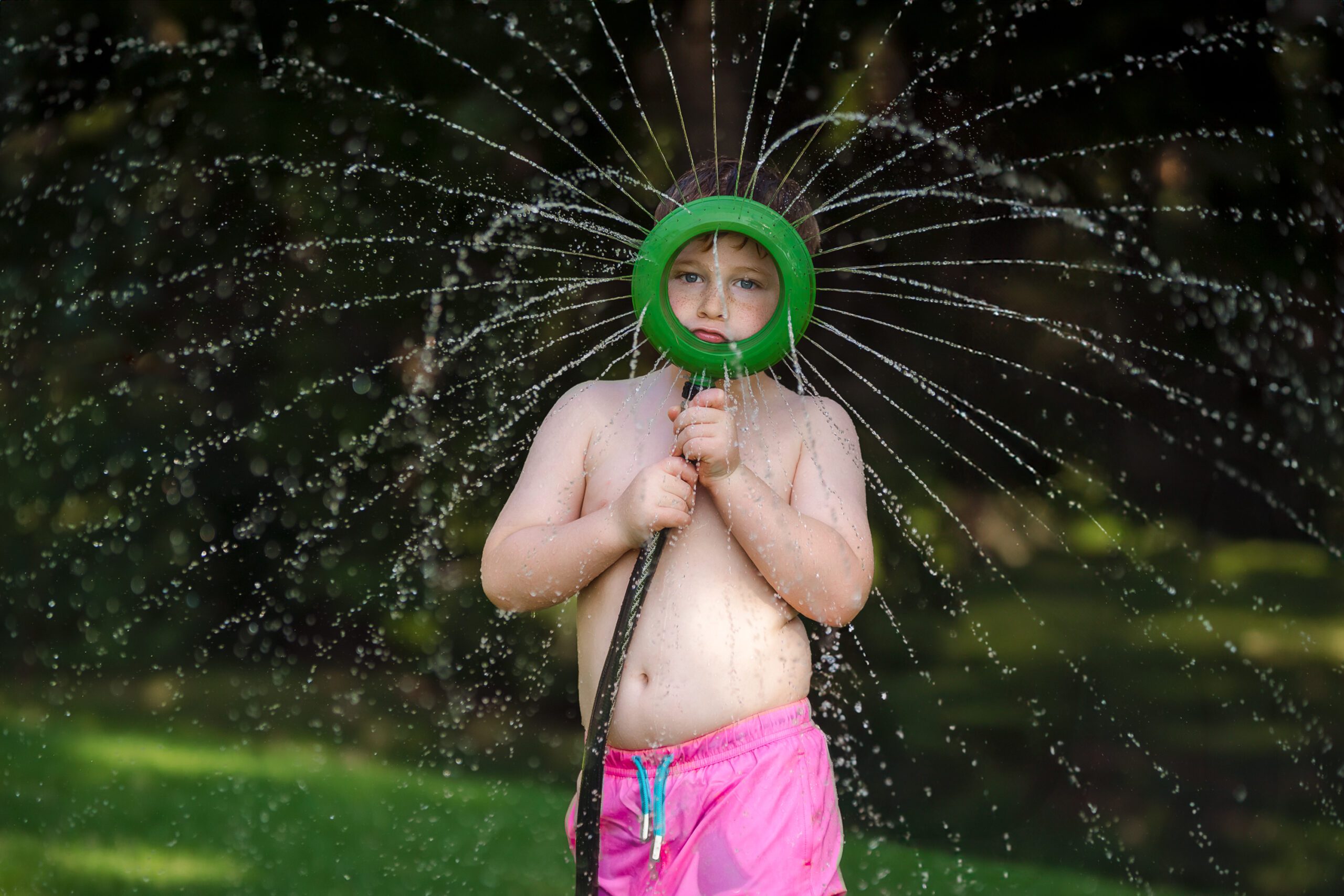 kids sprinkler photo session